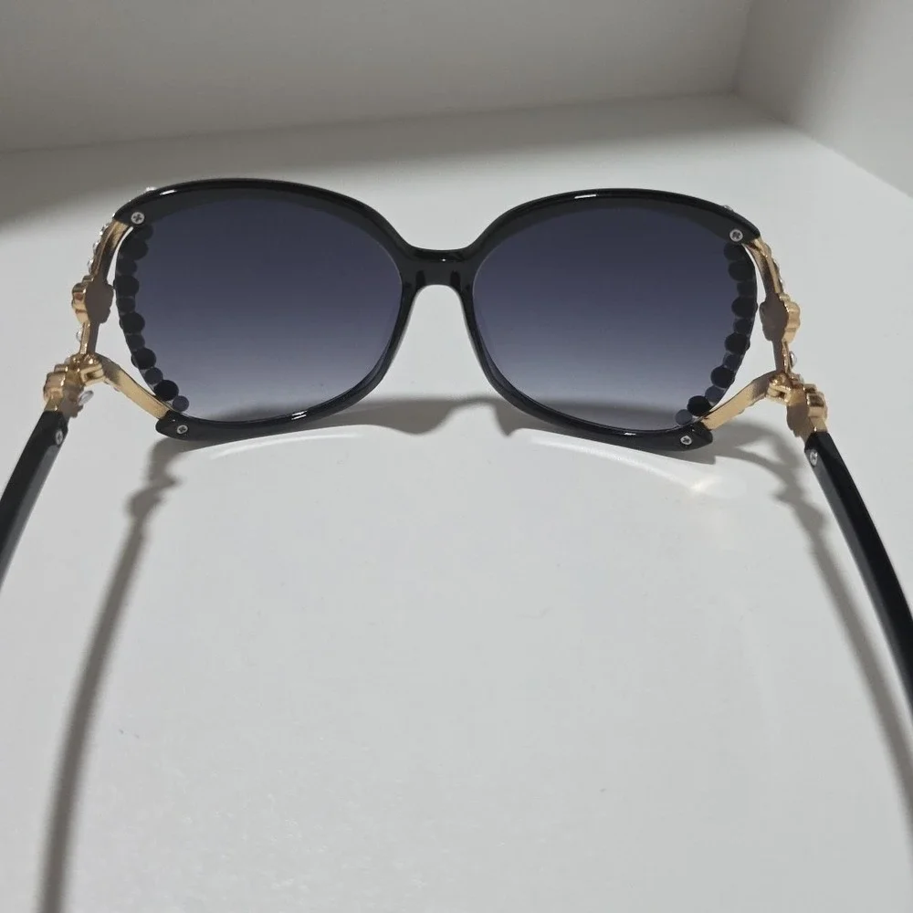 Oversized Black Rhinestone Sunglasses‎ with Gold Rose Side Detail – Glam Fashion